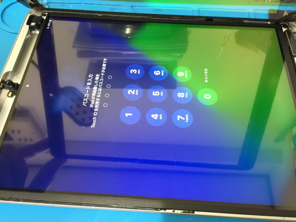 iPad 9 液晶故障】液晶に縦線や割れているような表示になって何も見え