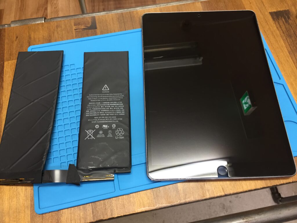 iPad Pro 10.5インチのバッテリーが膨張して起動しなくなり画面が