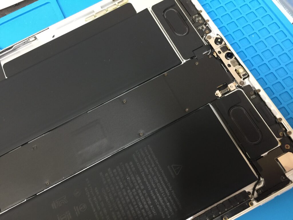 iPad Pro 11インチ を落としたら画面が割れてフレームも変形してしまっ