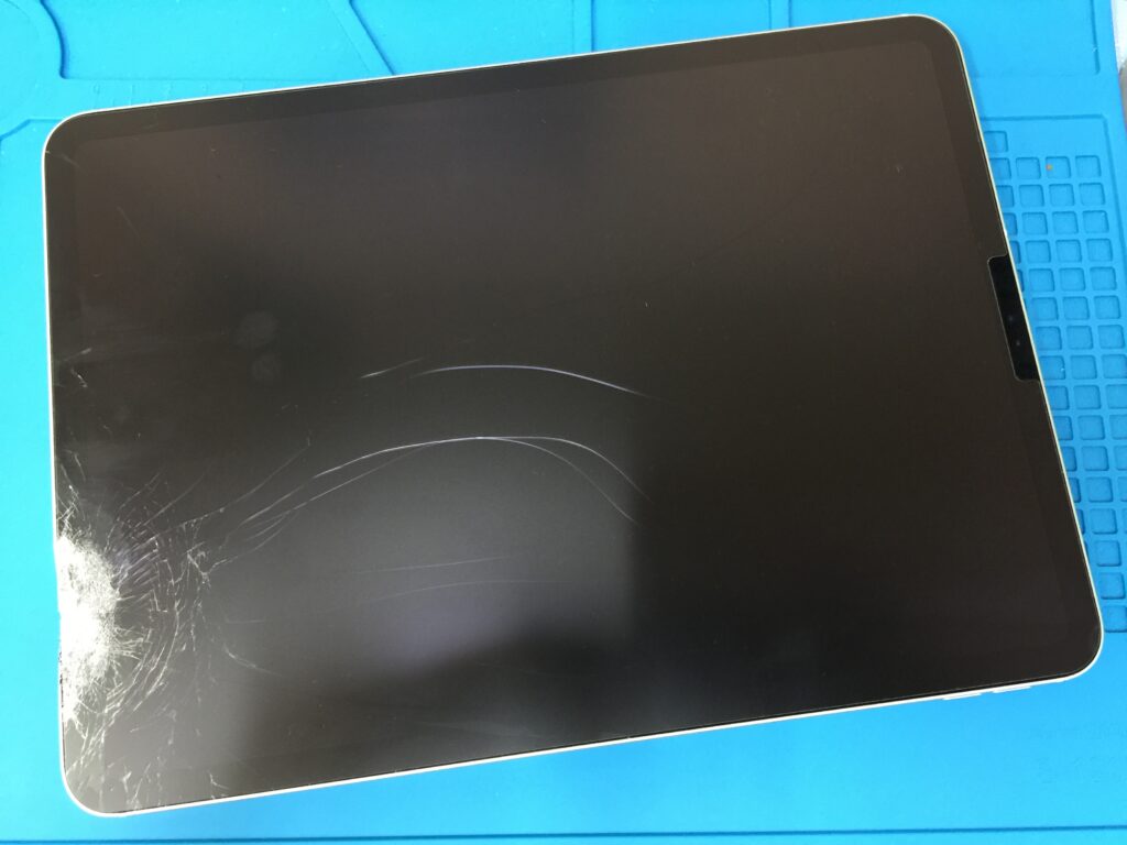 iPad Pro 11インチ を落としたら画面が割れてフレームも変形してしまっ