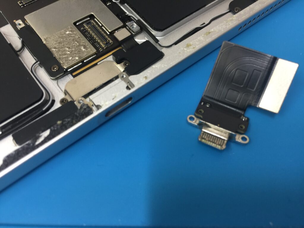 iPad Pro 12.9インチ 第3世代が充電をしても反応が悪くなり最後は全く