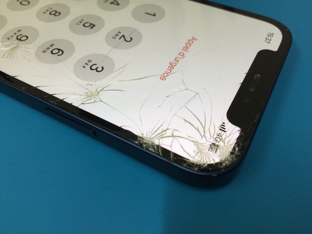 iPhone12】画面右上のガラスがひび割れてしまったので有機ELパネル交換