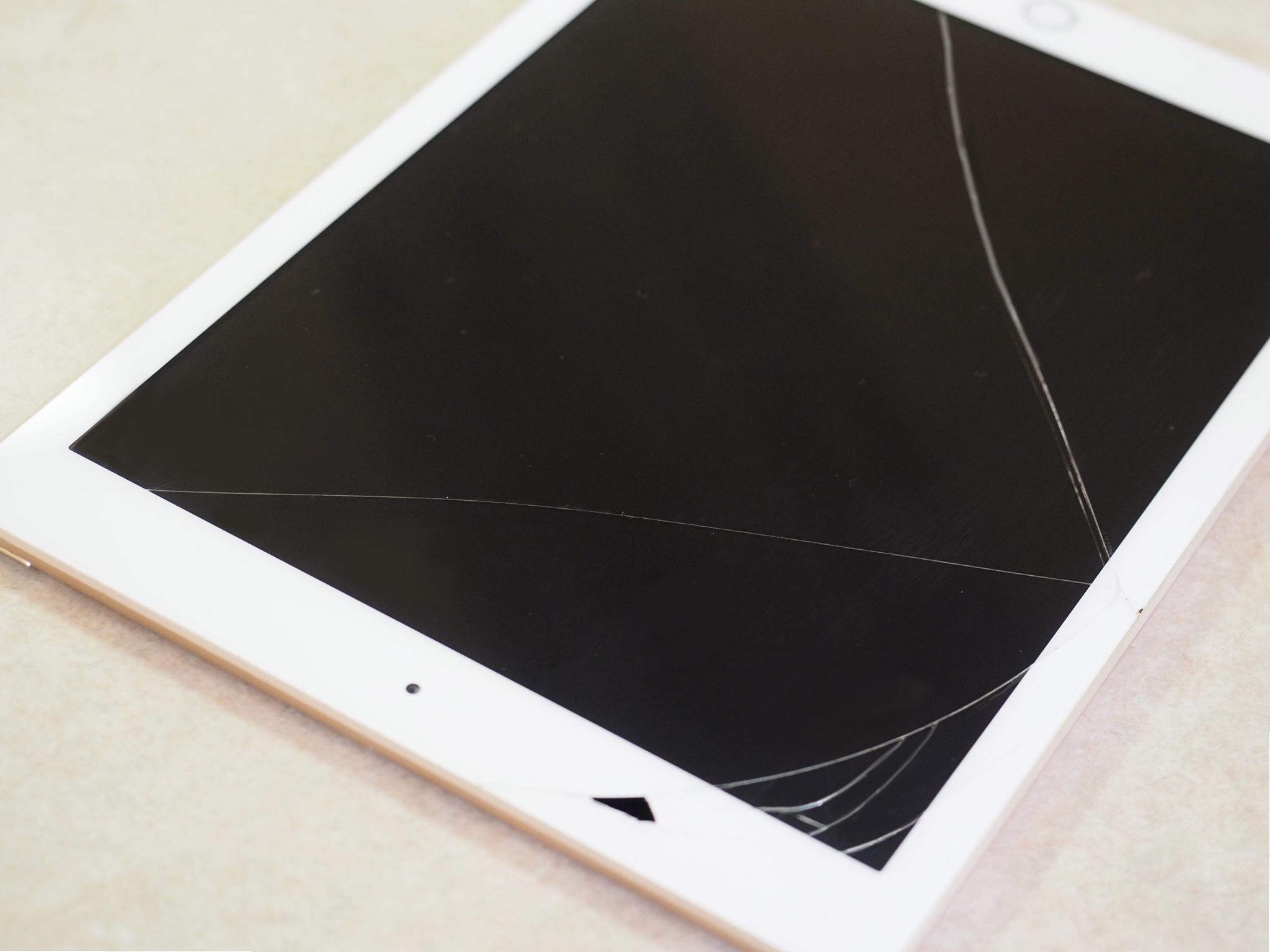 即購入可】ipad第3世代 256GB Wifiモデル 画面ヒビ割れあり iPad pro