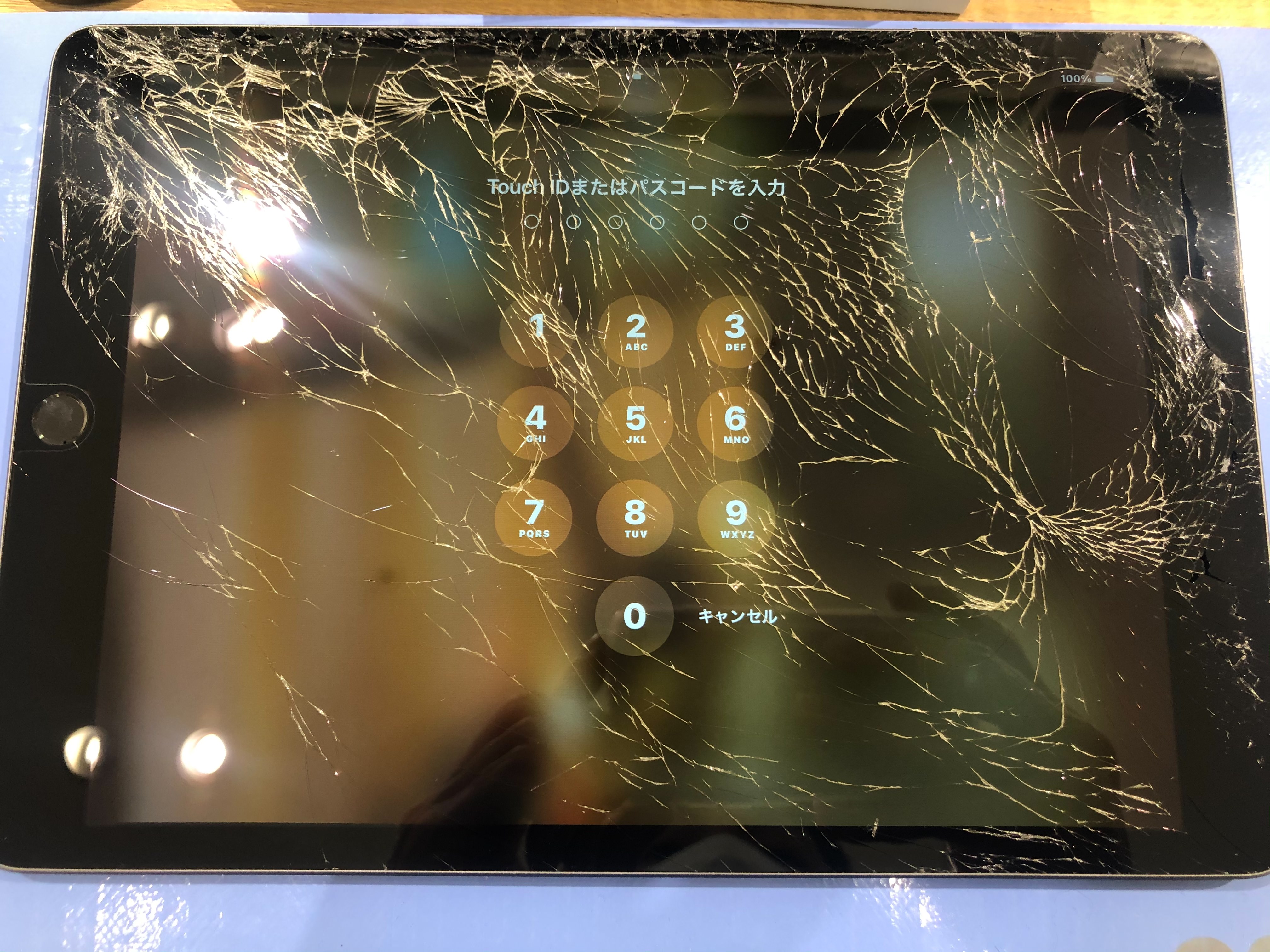 iPad本体 第2世代 128GBWi-Fiモデル画面にひび割れあり 箱付き iPad