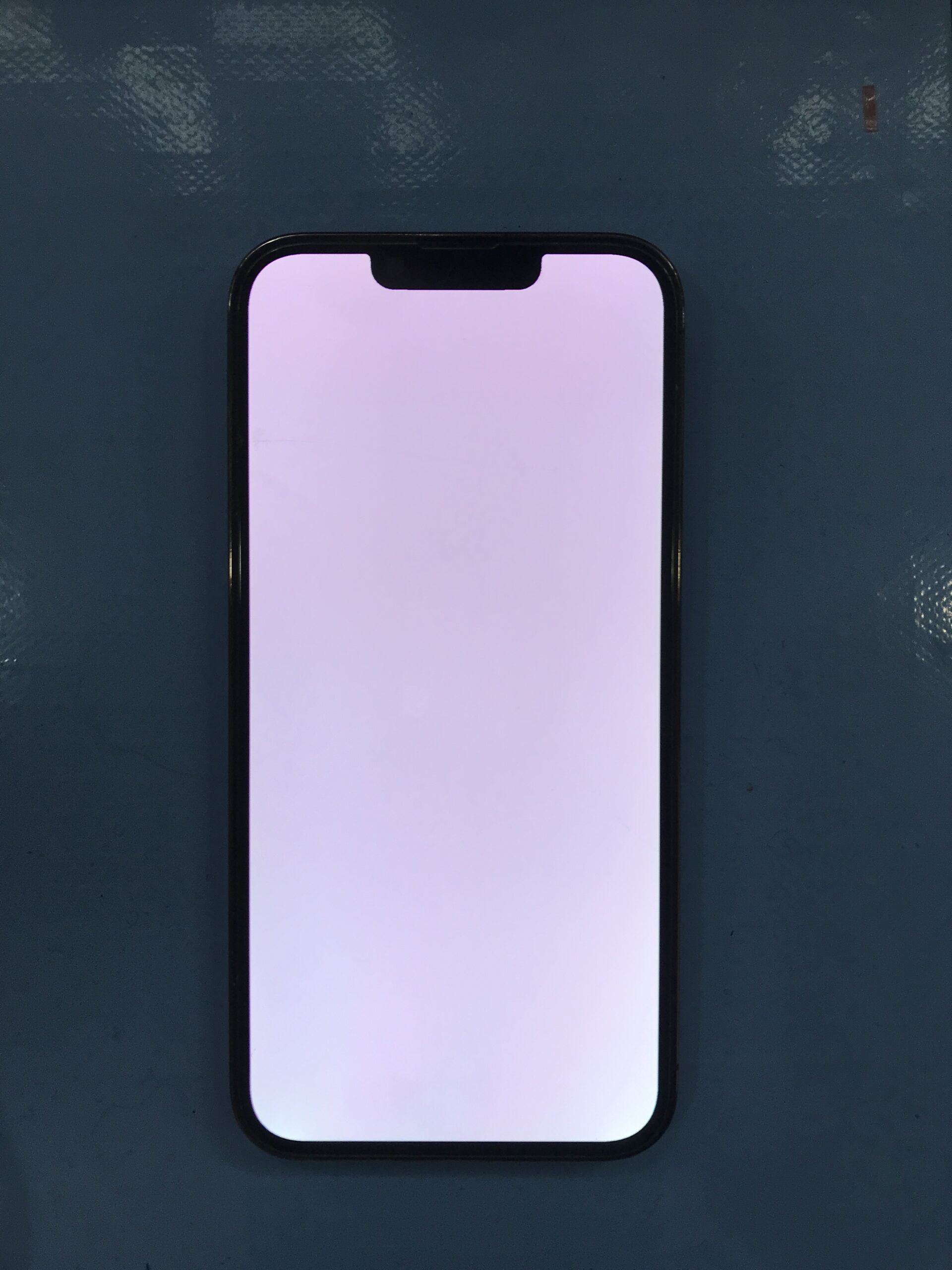 画面が真っ白になるのは危険？iPhone13Proの画面ホワイトアウト修理