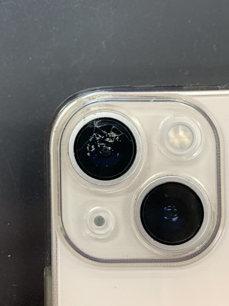 アイフォン13mini】カメラレンズにひび割れが入ったiPhone13miniの修理