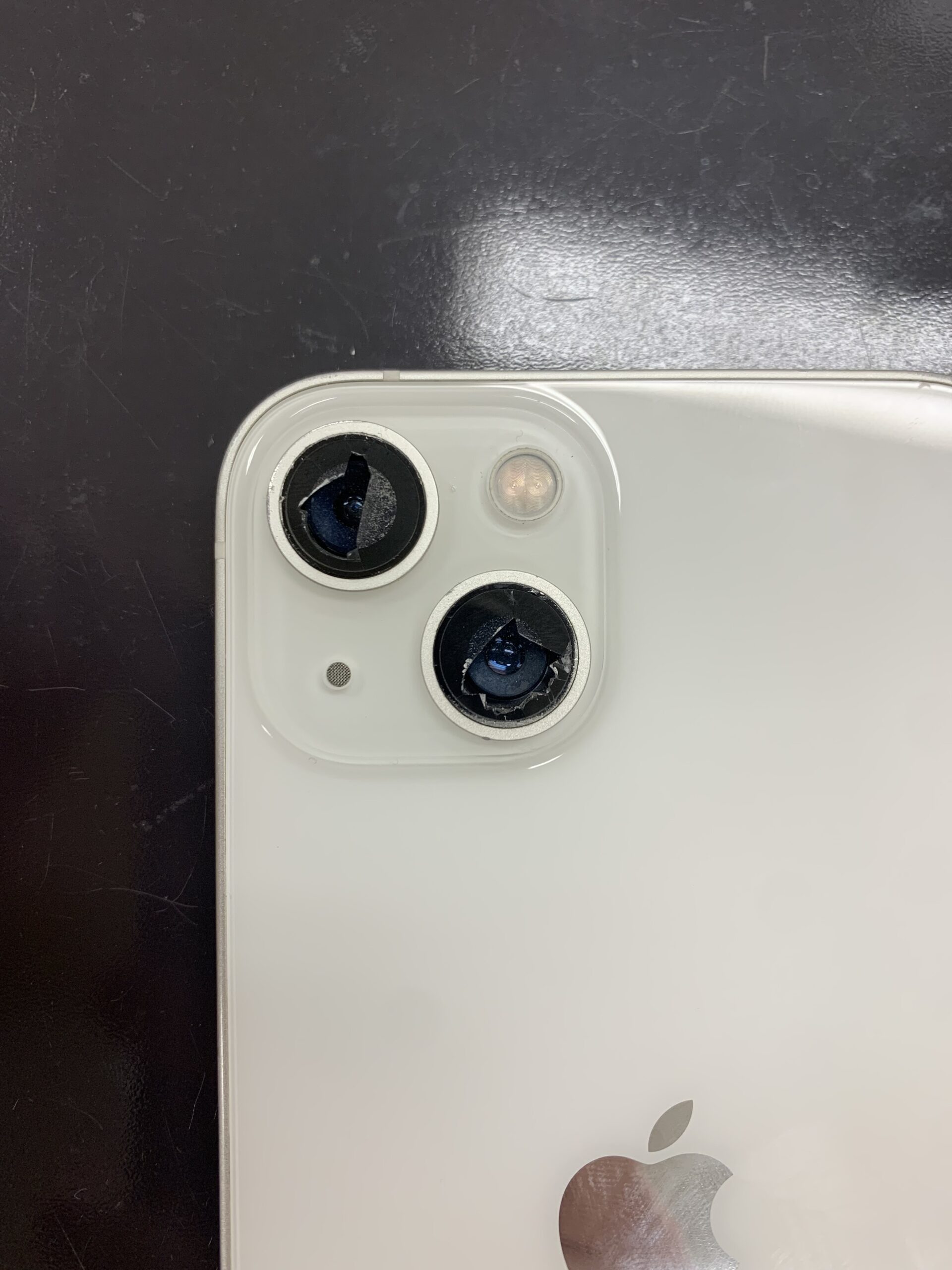 アイフォン】2つとも割れた！ iPhone13のカメラレンズ修理 – iPhone