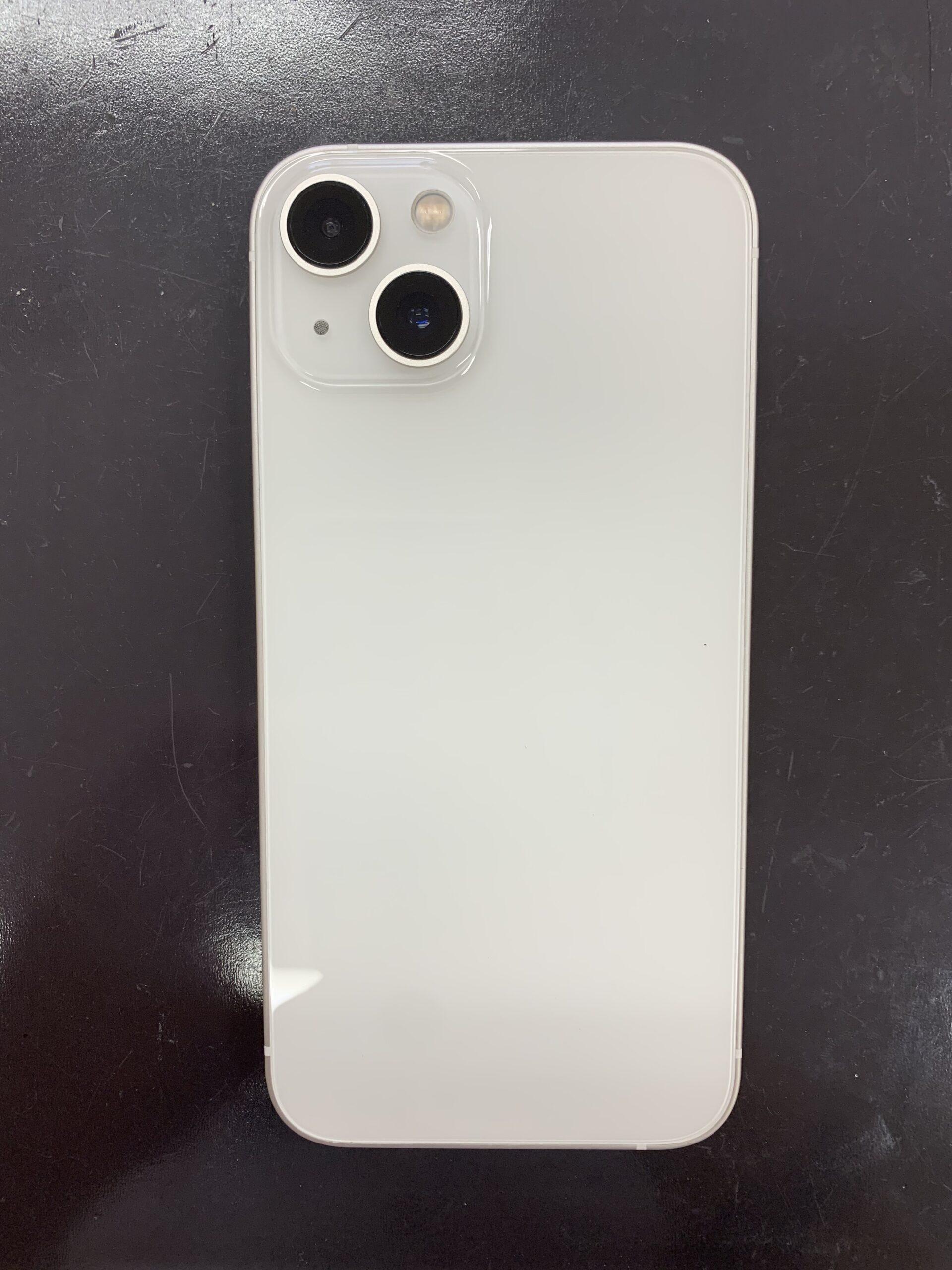 アイフォン13】背面がバキバキに割れたiPhone13の修理 – iPhone修理