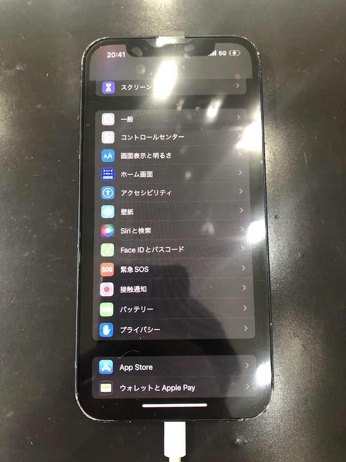 iPhone13 画面割れ、液晶漏れあり、非正規液晶修理品／バッテリー88
