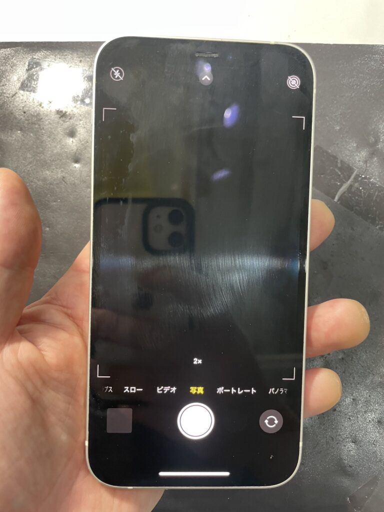 何も映らなくて写真が撮れない😢 – iPhone修理やバッテリー交換ならス