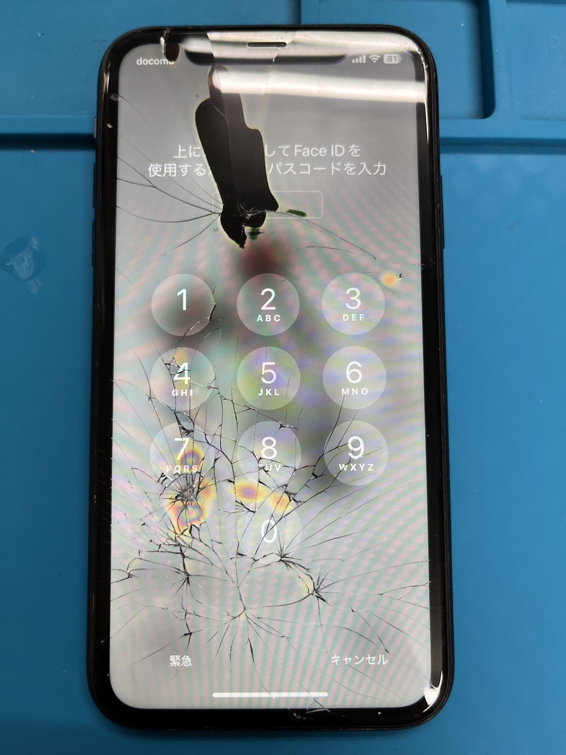 ガラスが割れて液晶に液漏れ発生!その状態でも即日で直せます