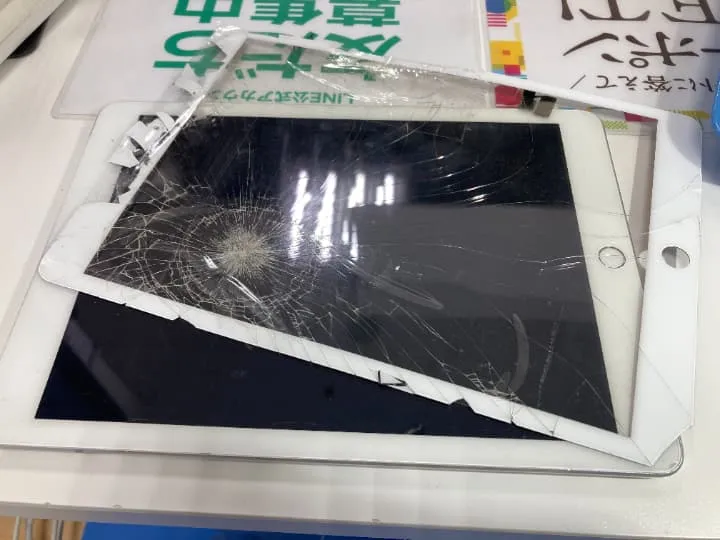 画面の割れたiPadも ガラス交換であっと言う間に元通り！｜スマート