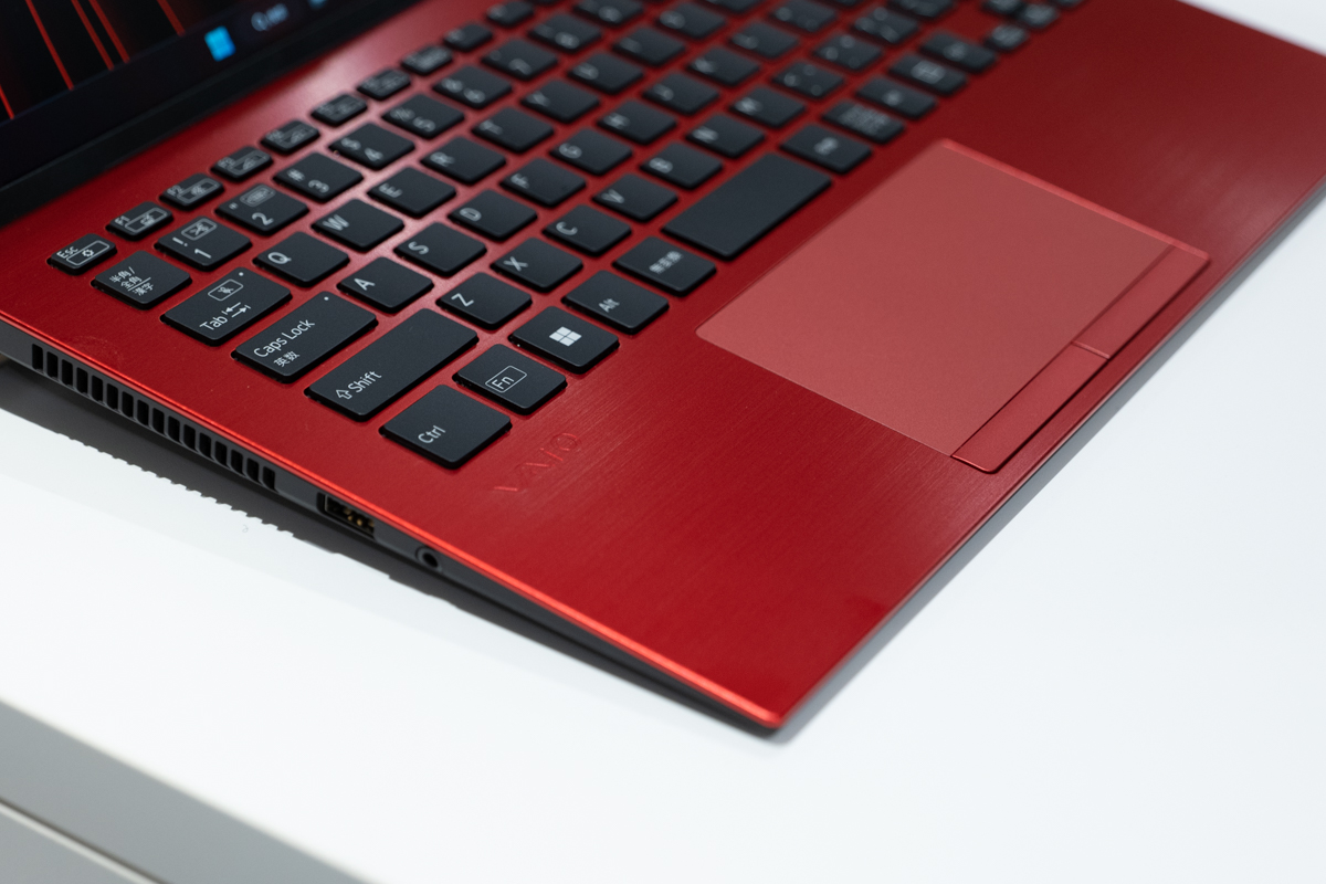 良いじゃん！VAIO SX14の新色「ファインレッド」実機 - すまほん!!