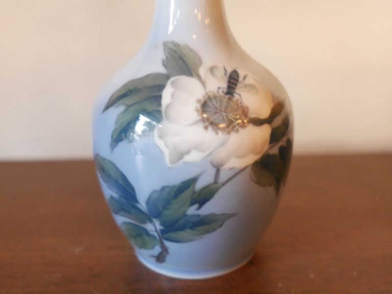 ROYALCOPENHAGEN 白い花と蜂 フラワーベース 一輪挿し ロイヤル