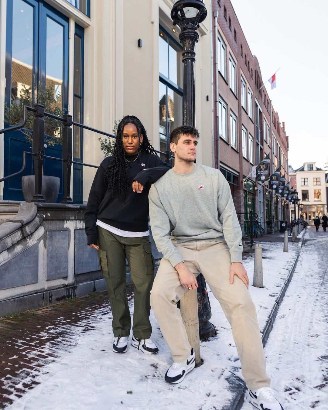 日本未発売【Nikeの新作スウェット・Tシャツ】AM1とAJ1の刺繍ワッペン