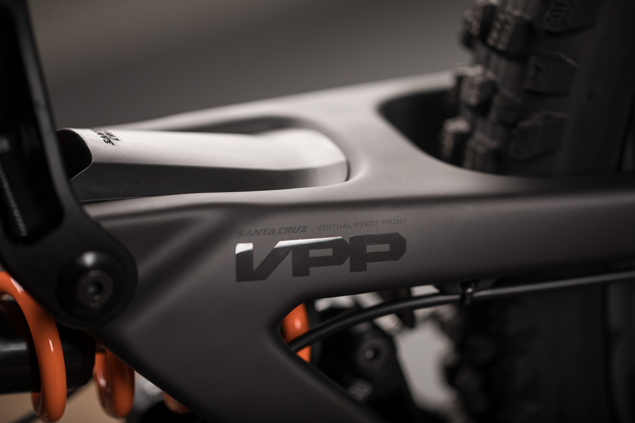 公式】Santa Cruz (サンタクルズ) V10 7 [2024 Color] - | Santa Cruz