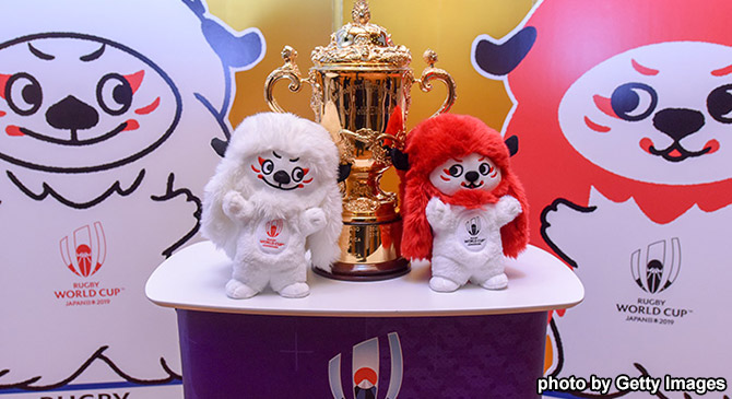 日本大会公式マスコットのレンジーと優勝トロフィー- フォトギャラリー