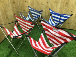 赤と白、青と白のガタパウトチェアセット 赤と白、青と白のガタパウト