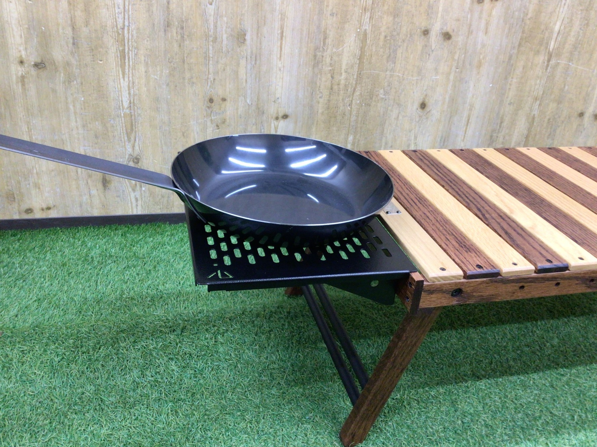 新入荷速報】BLACK DESIGN (ブラックデザイン) ハレテーブル！なんと