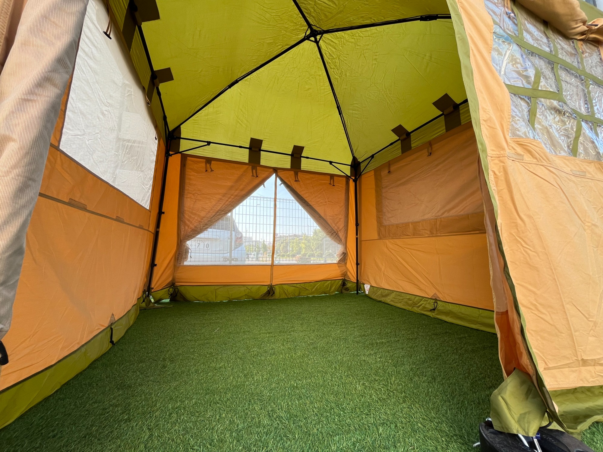 まるでお家のような可愛らしいテント！テンマクのペポクイックキャビン