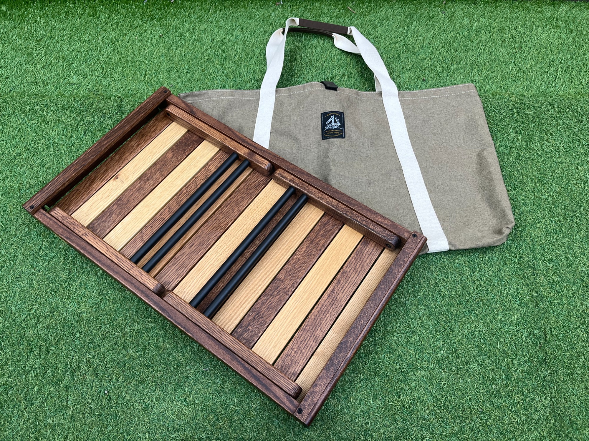 ソロやデュオ使用におすすめ！ブラックデザインのハレテーブルが入荷