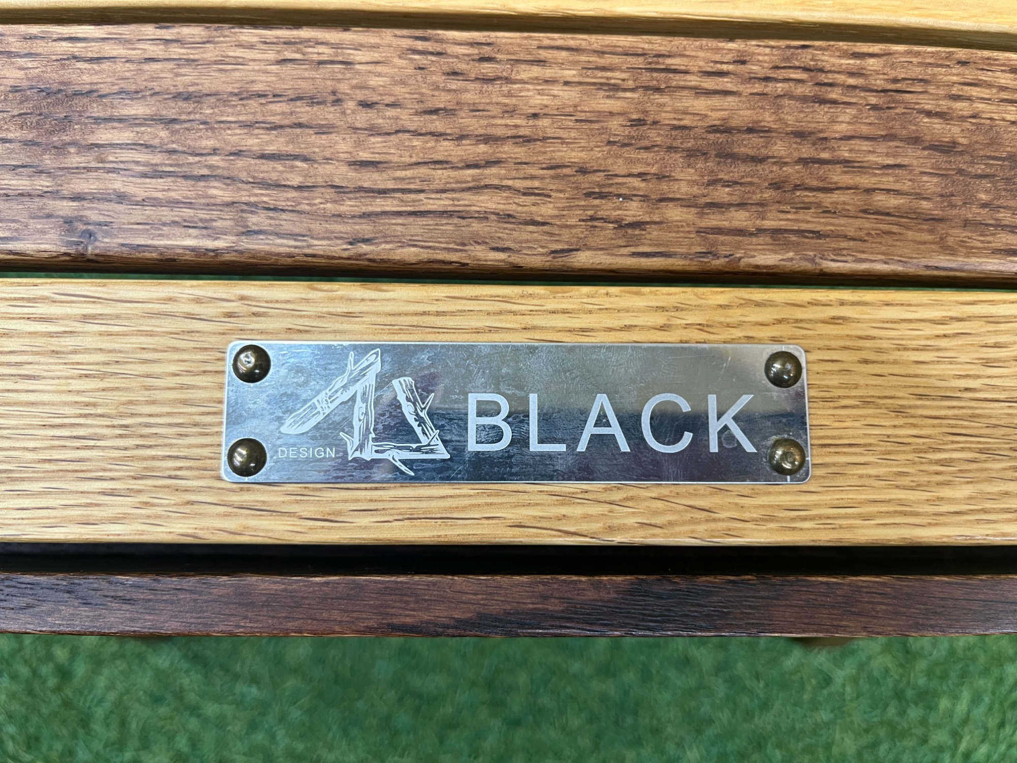 ソロやデュオ使用におすすめ！ブラックデザインのハレテーブルが入荷