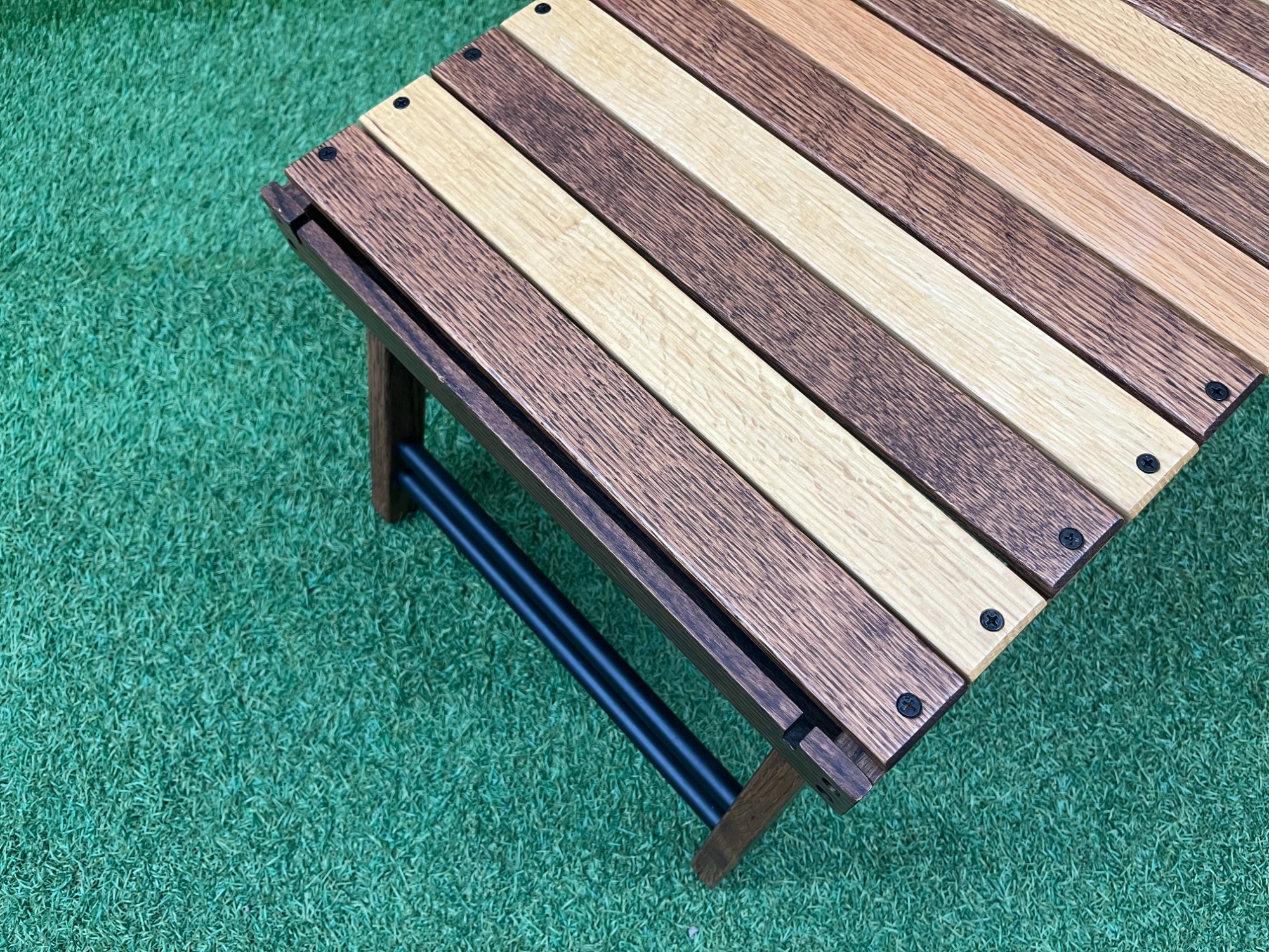 ソロやデュオ使用におすすめ！ブラックデザインのハレテーブルが入荷