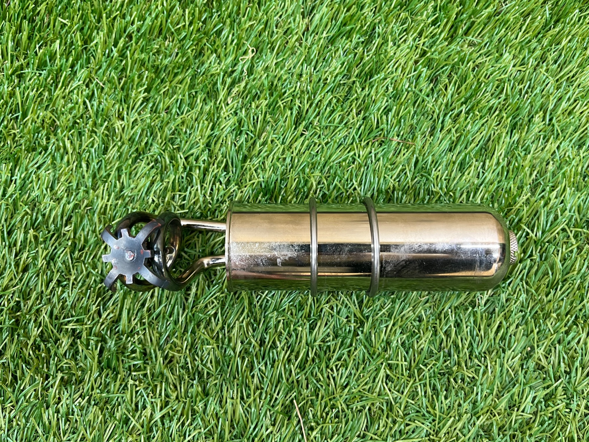 手のひらサイズ！スイス製の希少なストーブ「ボルドーバーナー