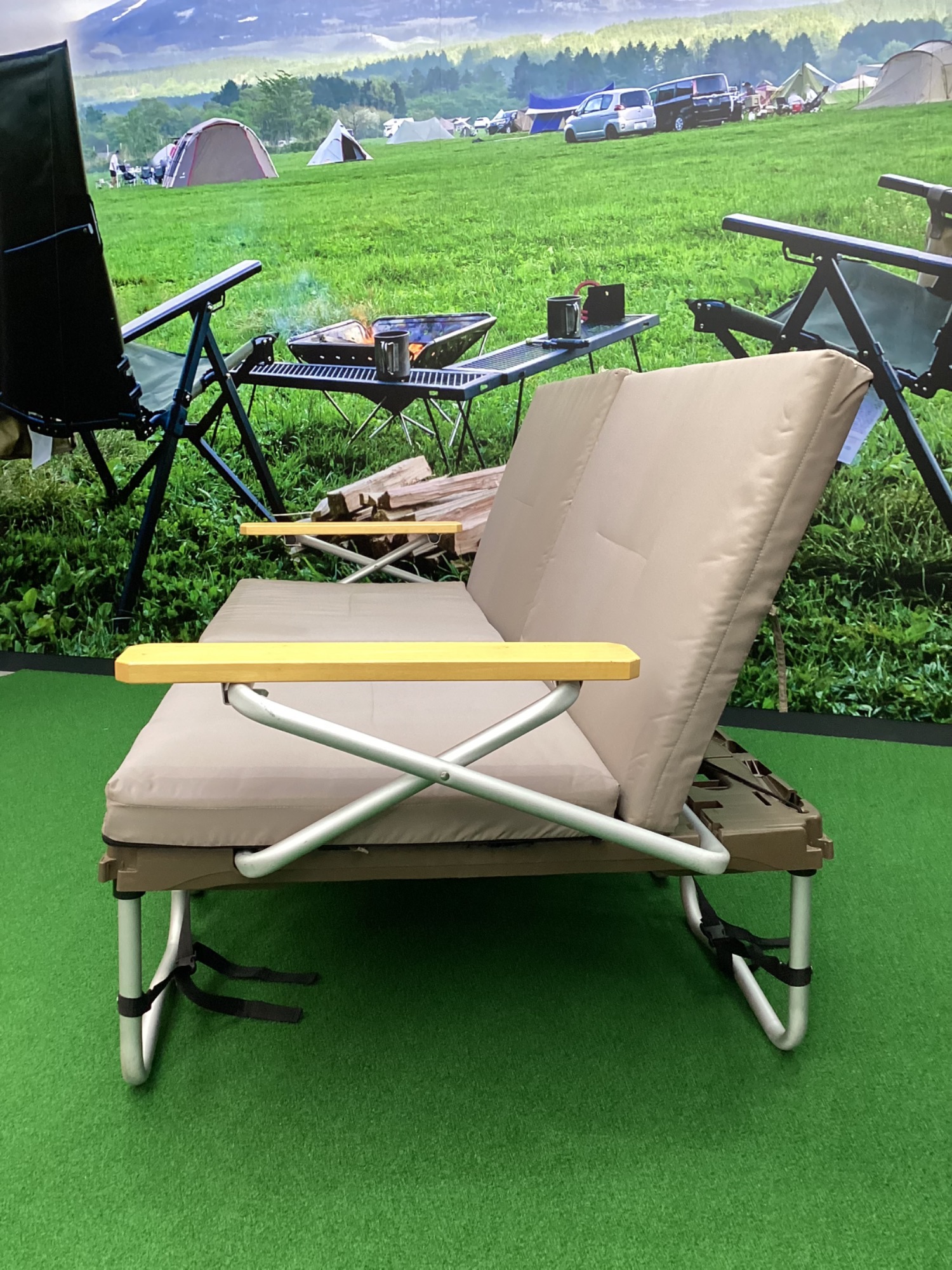 キャンプに持ち運べるソファ「ラックソットマルチスターターセット