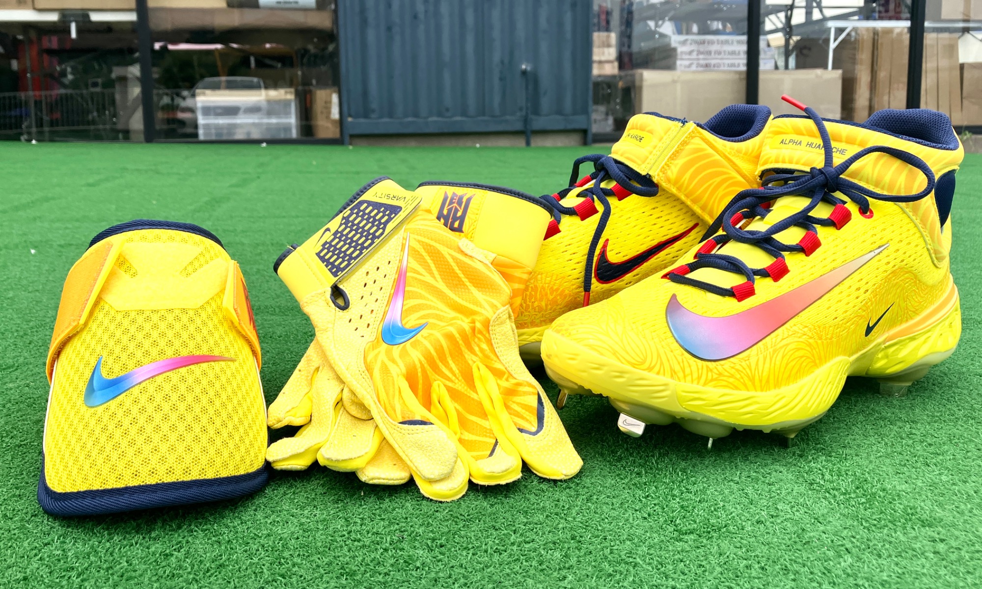 日本未発売モデル！アクーニャJrのスパイクなどが入荷！野球用品なら