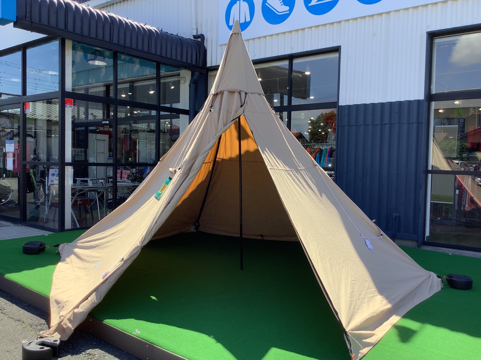 秋冬キャンプにピッタリ薪ストーブ使用可能！【ポモリー ワンポール