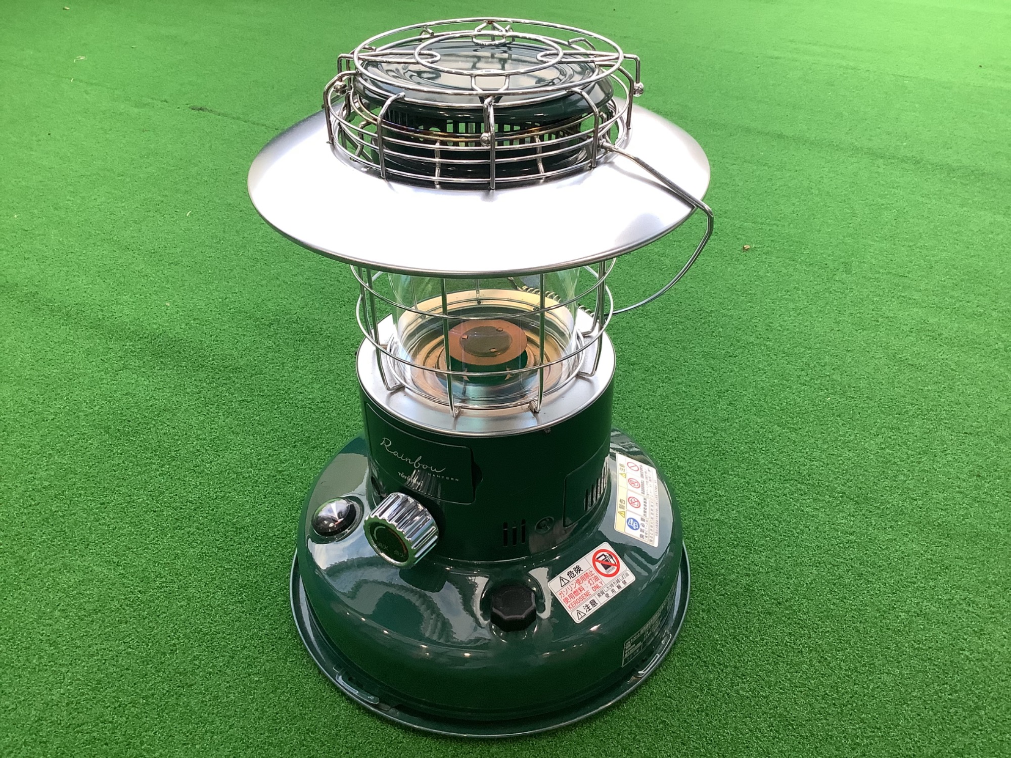 足元を虹色に照らすトヨトミのレインボーストーブをご紹介します