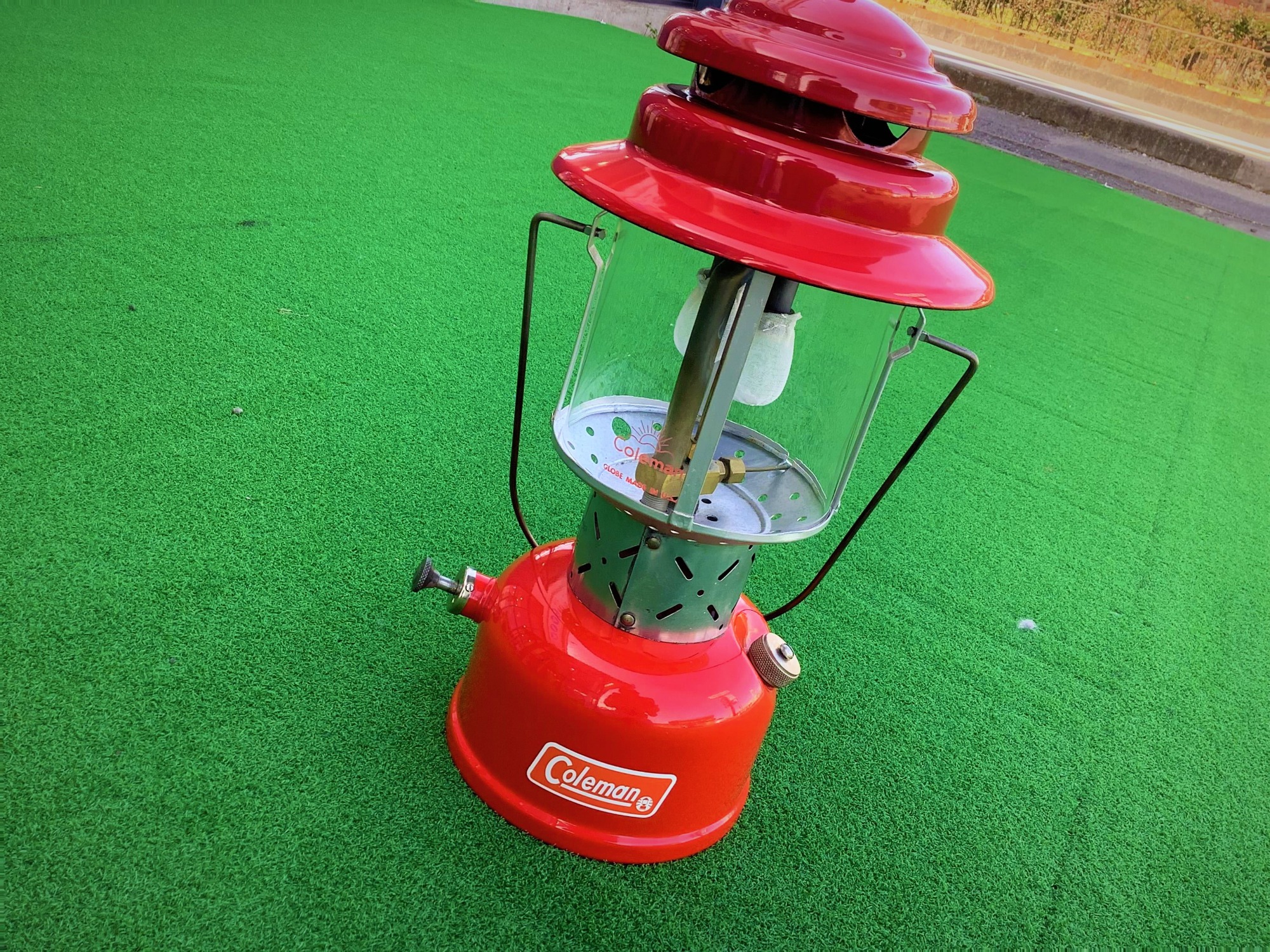 希少なレッドカラー版220E！【コールマン ヴィンテージランタン