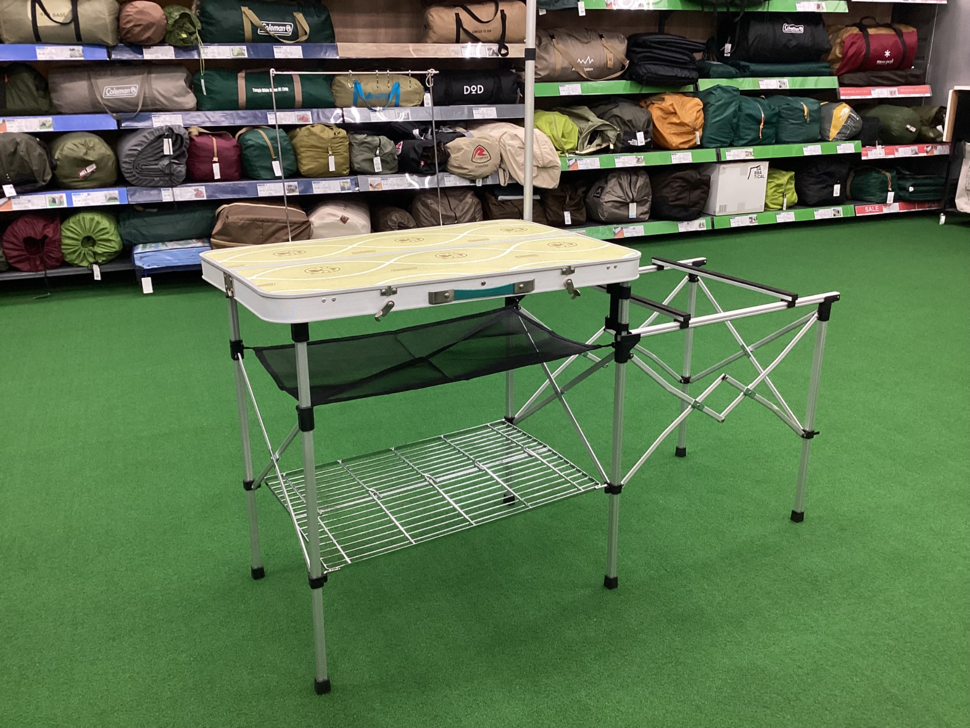 使い勝手抜群！コールマンのキッチンテーブルを3点ご紹介いたします