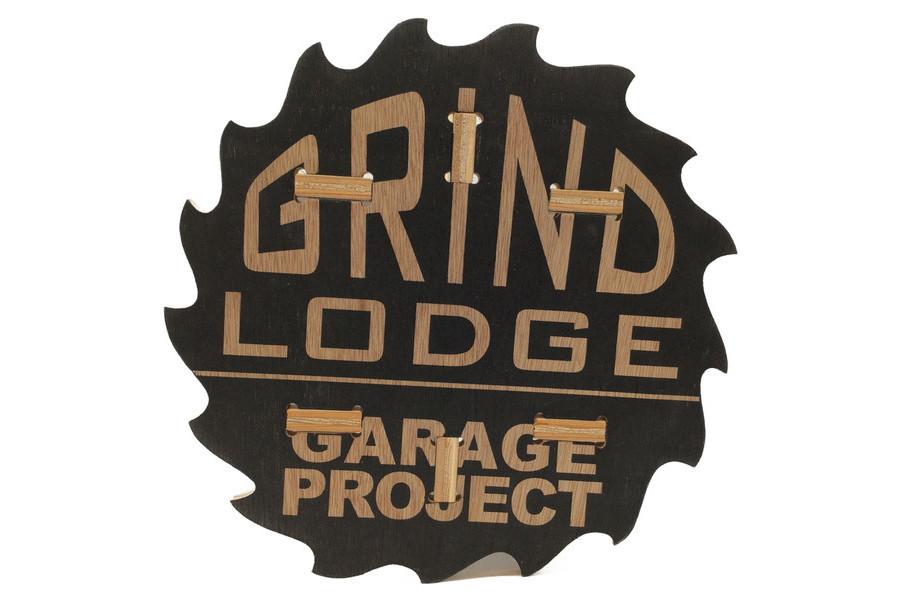 おしゃれキャンパー御用達！生刷りが施されたGRIND LODGE(グラインド
