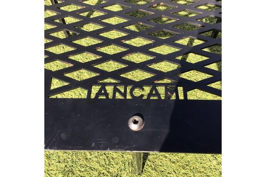 The Arth(ざぁ～っス)が展開する次郎系のテーブルのセンターにぴったり