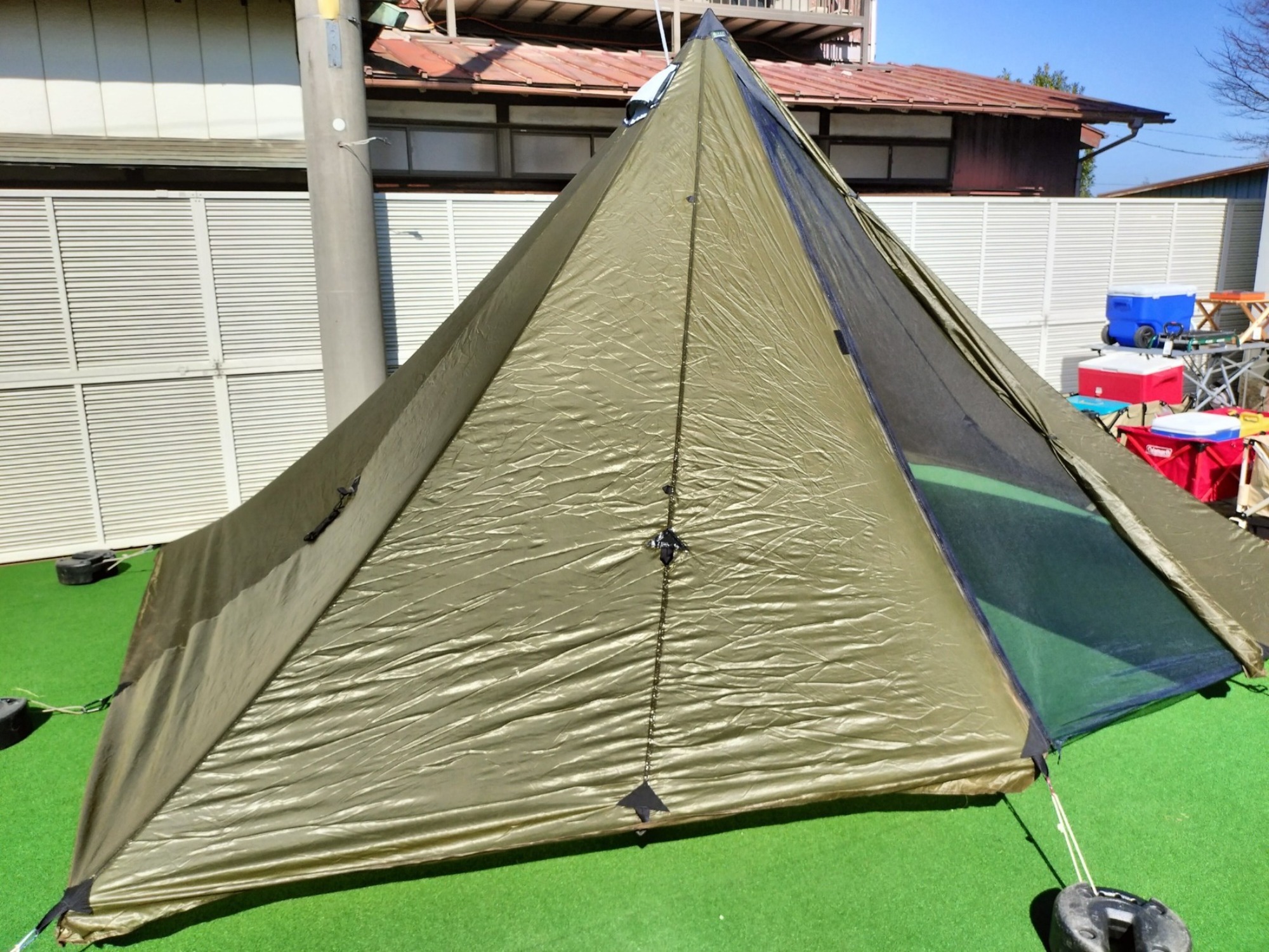 シルナイロンで軽量かつ高機能なティピーテント「レッドクリフ