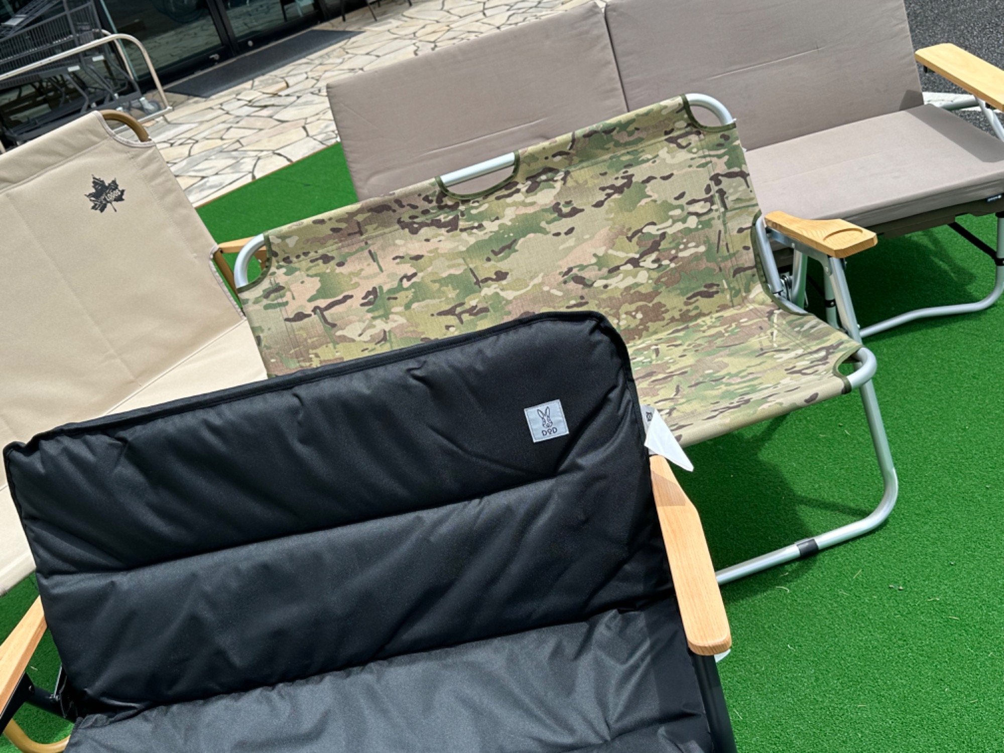 ファミリーキャンパー必見】2人で座れるオススメアウトドアベンチ4選