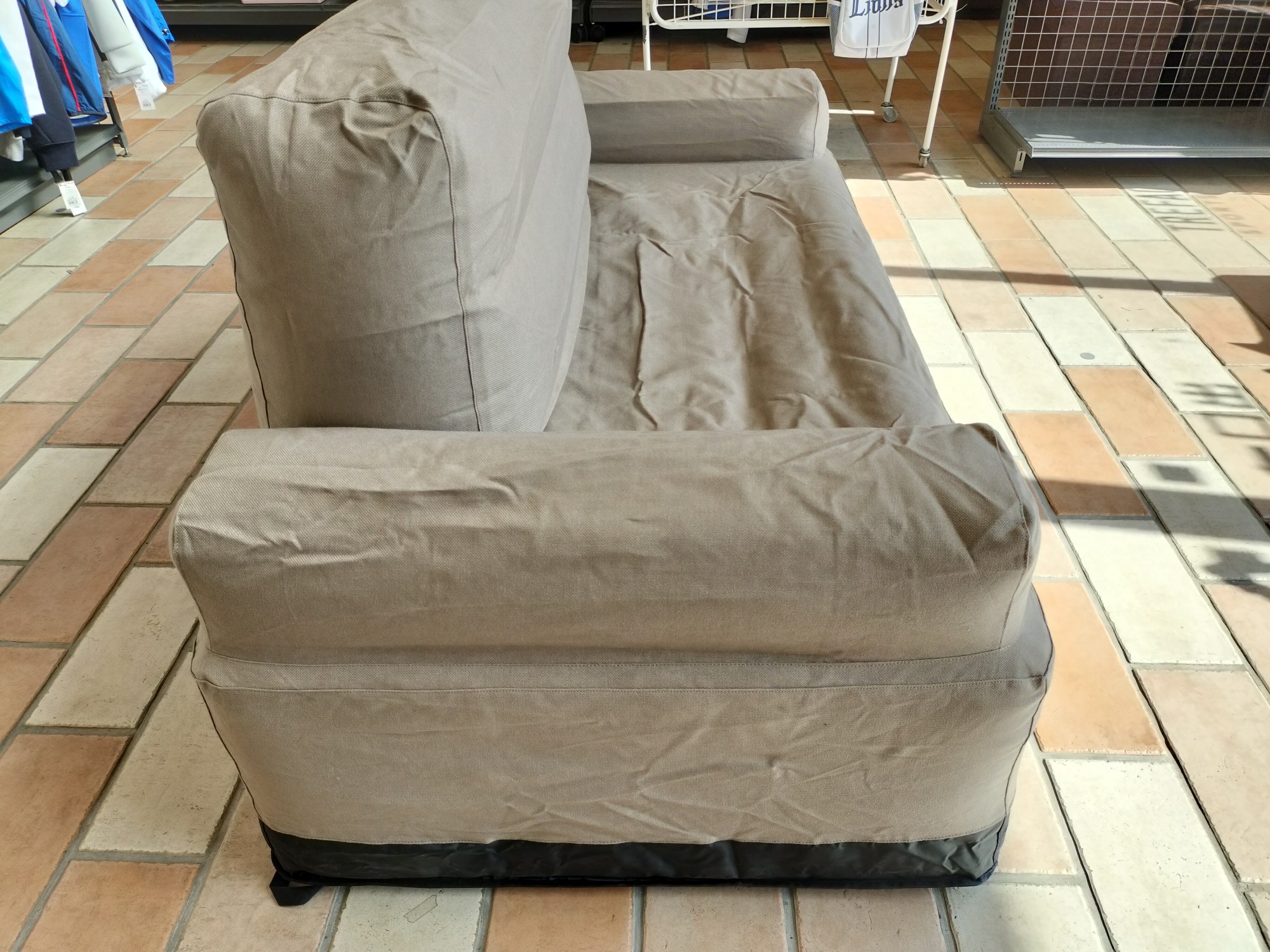 空気を入れるソファー？！コールマンのエアカウチダブルをご紹介