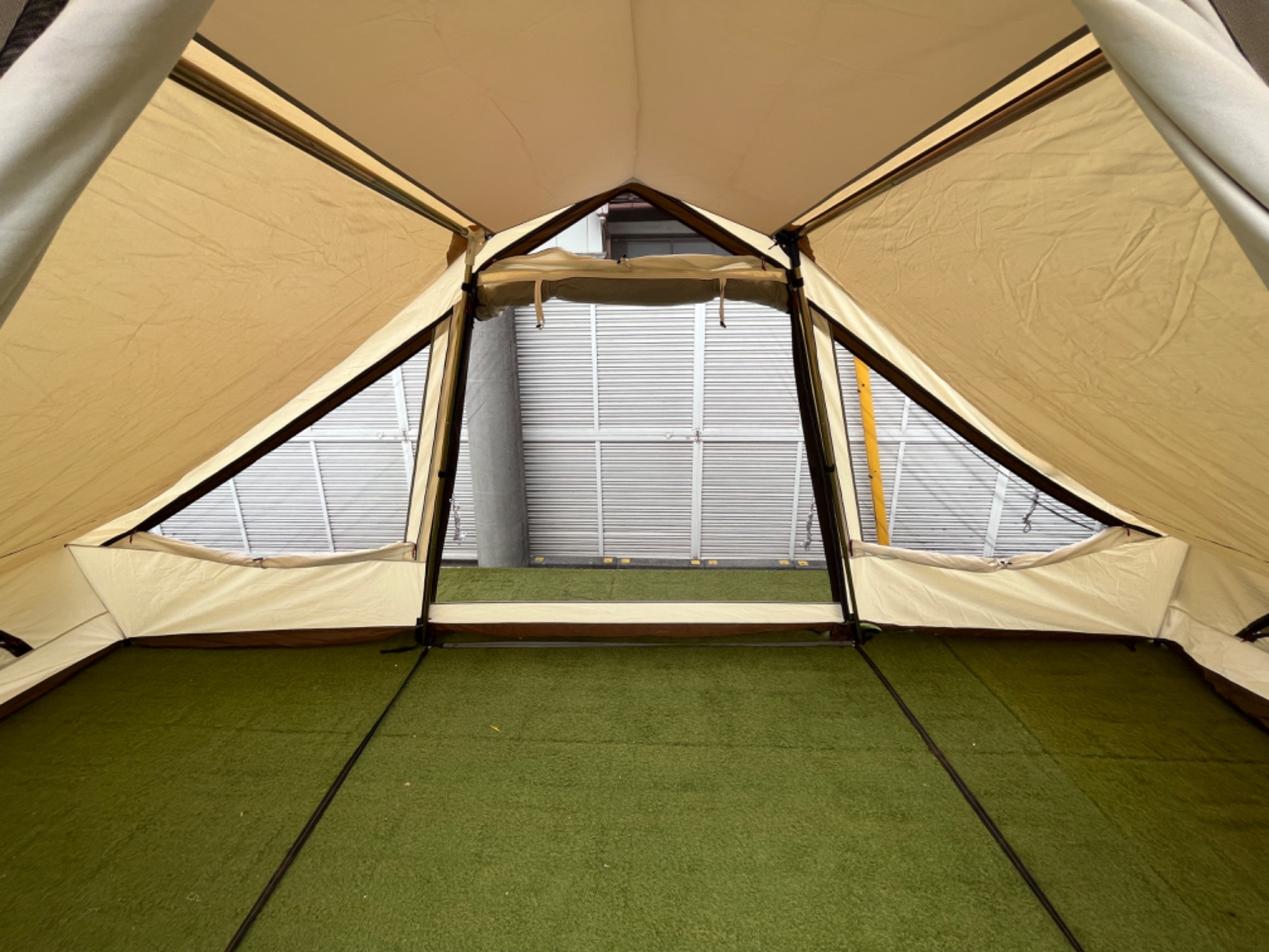 オガワのオーナーロッジヒュッテレーベンはTC &メッシュパネルで通気性