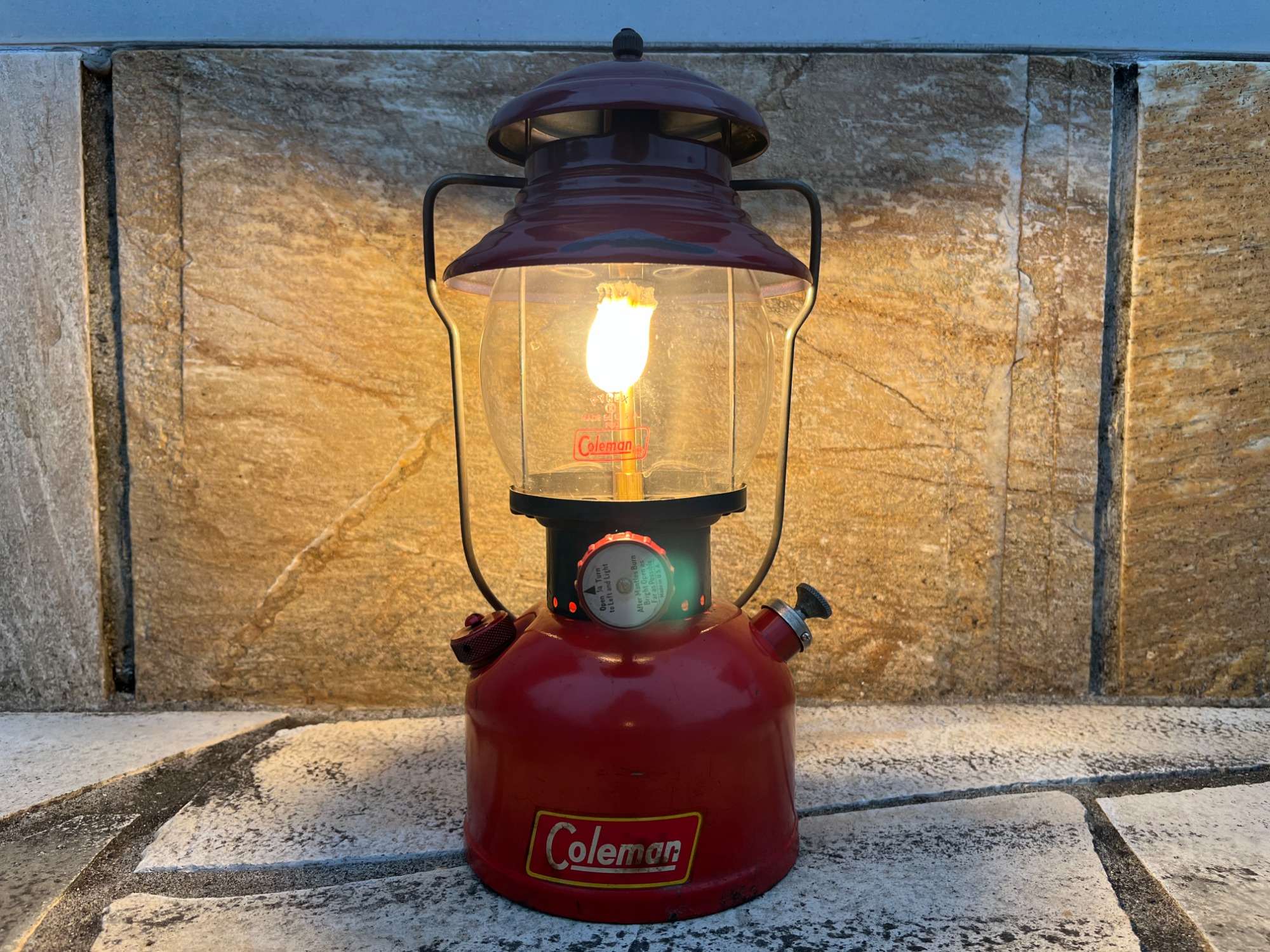 コレクター必見な希少モデル！コールマンの200A ブラックバンド