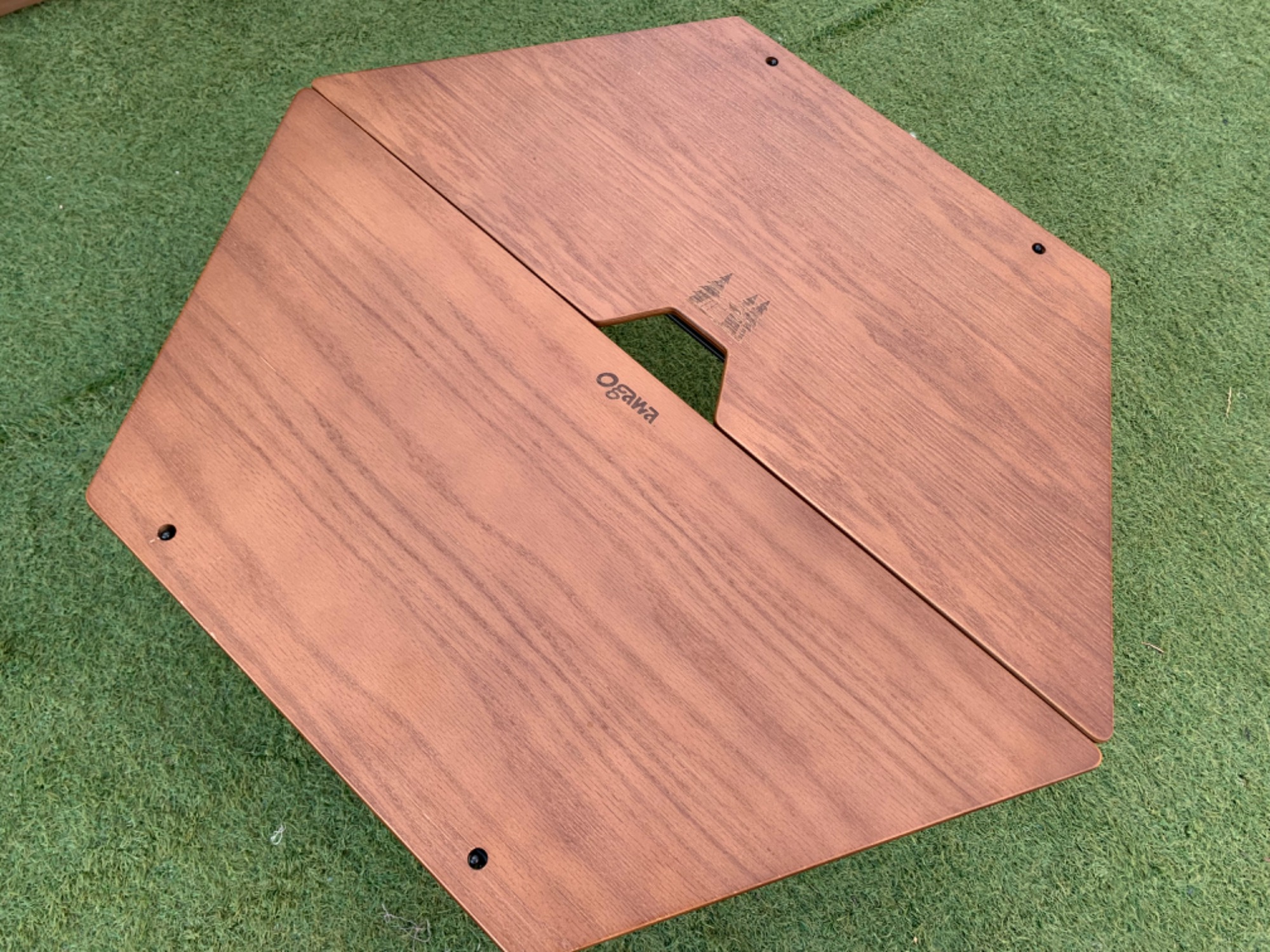 変形可能なテーブル！オガワのアーチテーブルはワンポールテントに最適