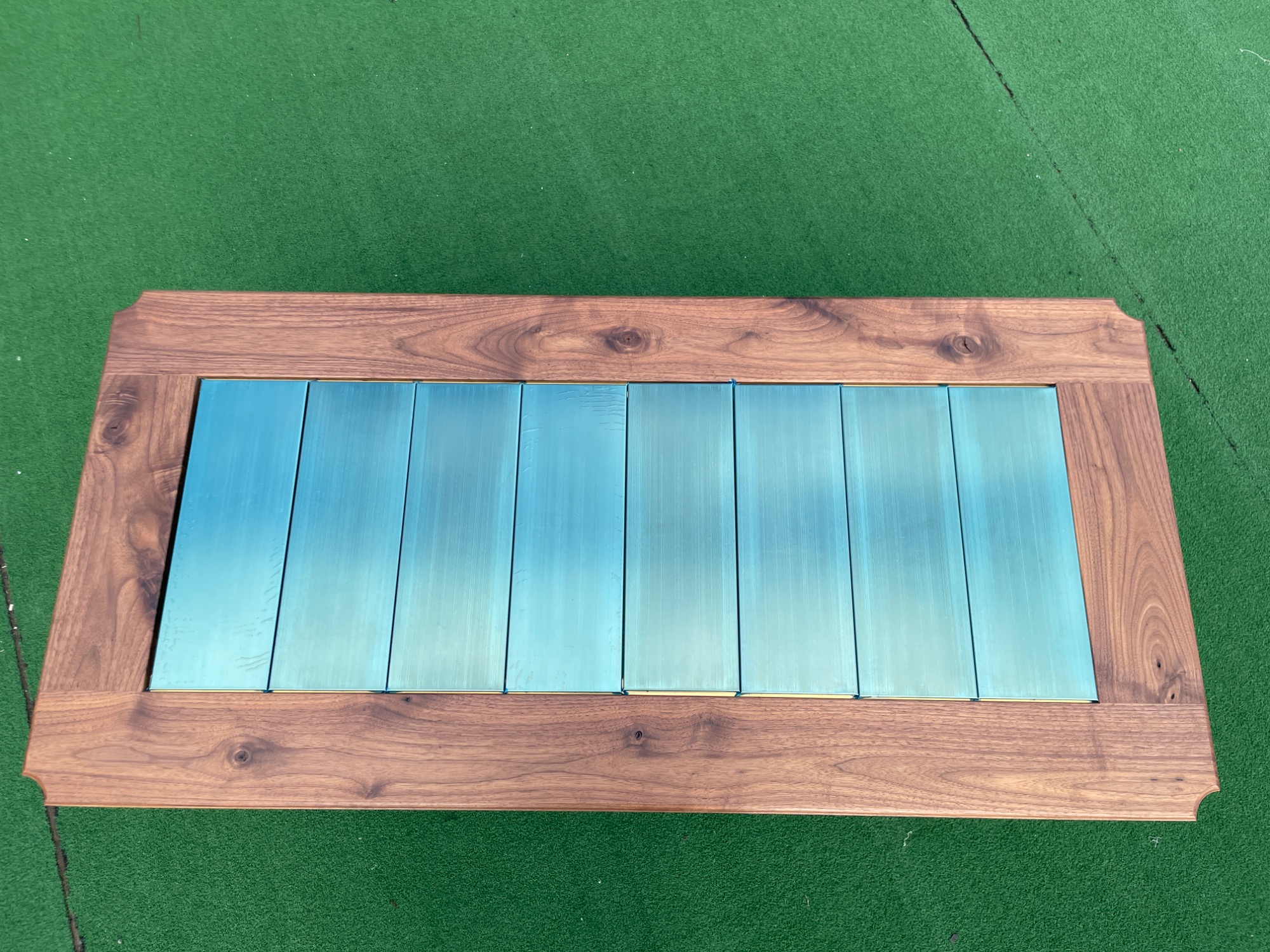 ウォールナットが生み出す至極のアウトドアテーブル NORAsフレーム