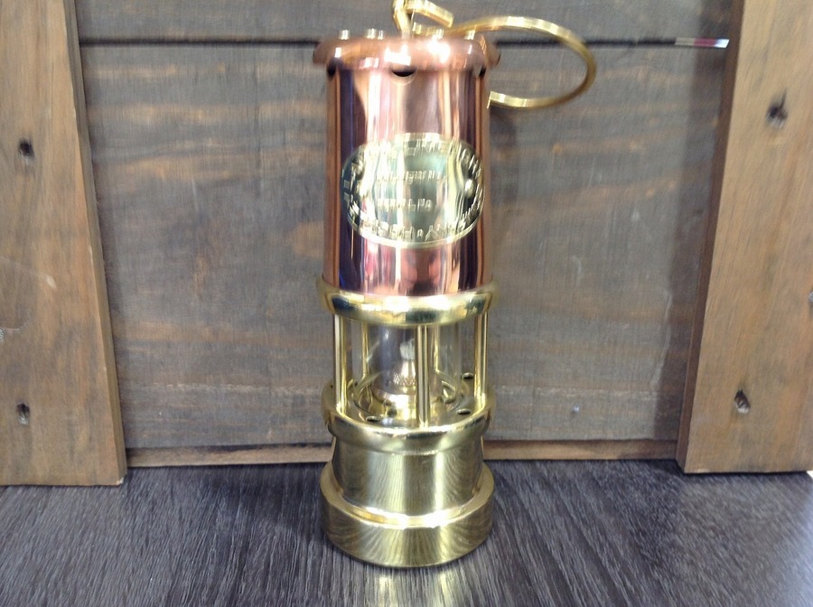 ホックリーランプ＆ライムライト社製のマイナーランプが買取入荷