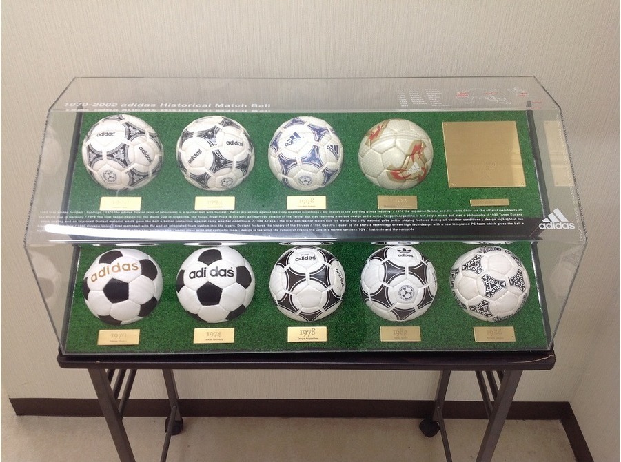 2002個限定！アディダスのヒストリカルマッチボール1号球入荷
