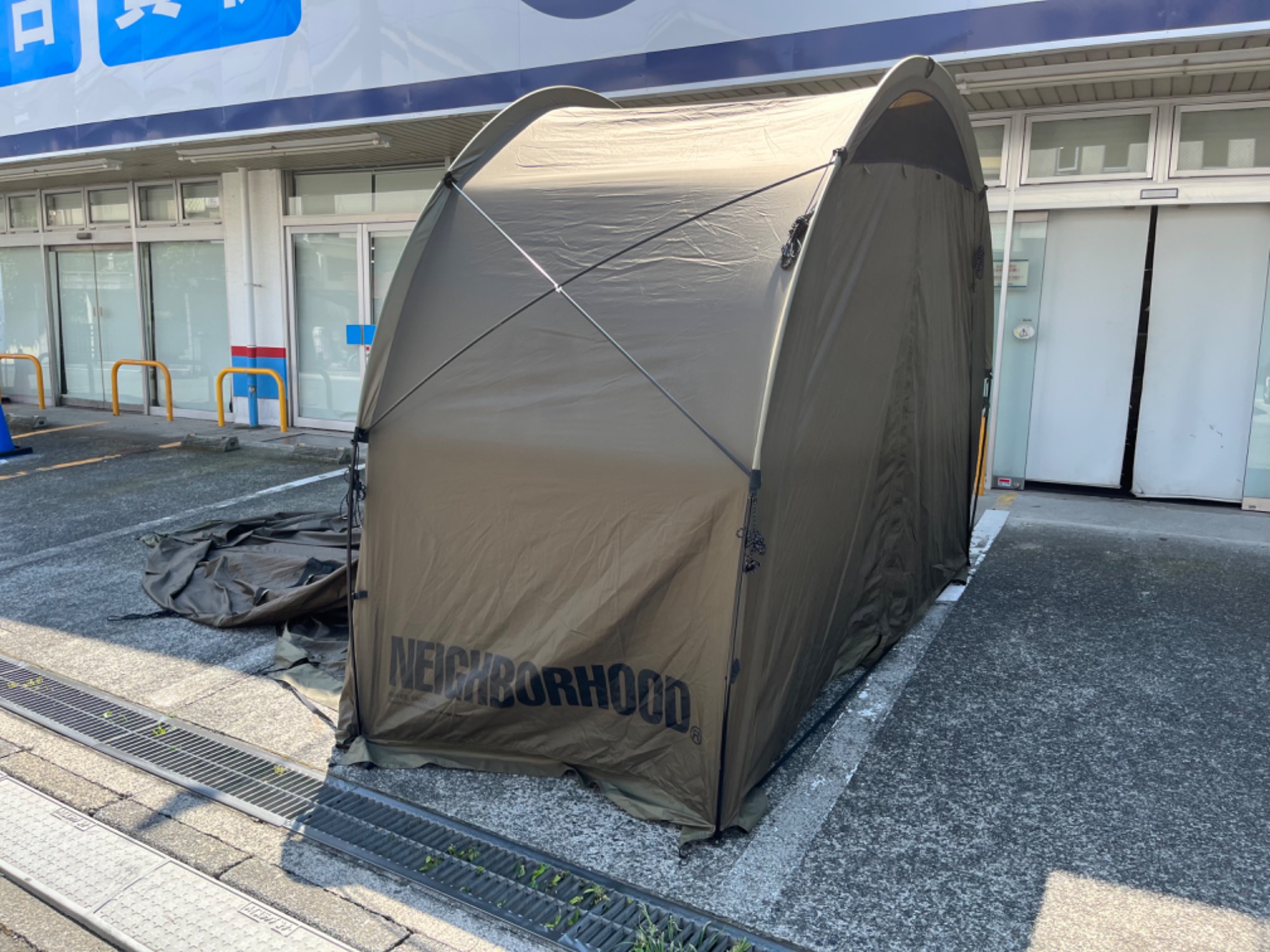 ヘリノックス×ネイバーフッド！自立するトンネルシェルター「E-HANGER