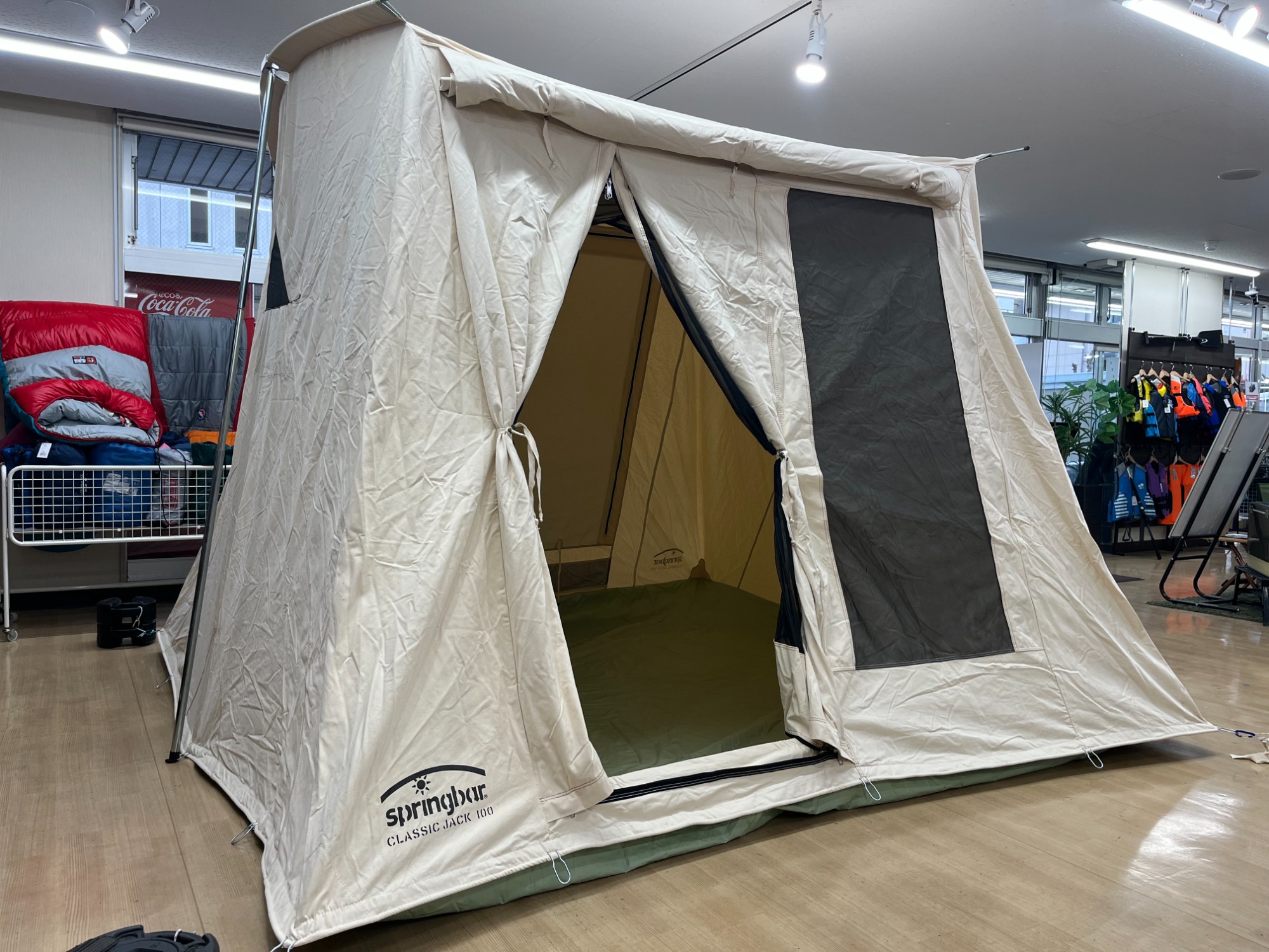 居住性最高！社名変更後も変わらぬ人気を誇るスプリングバーテントの