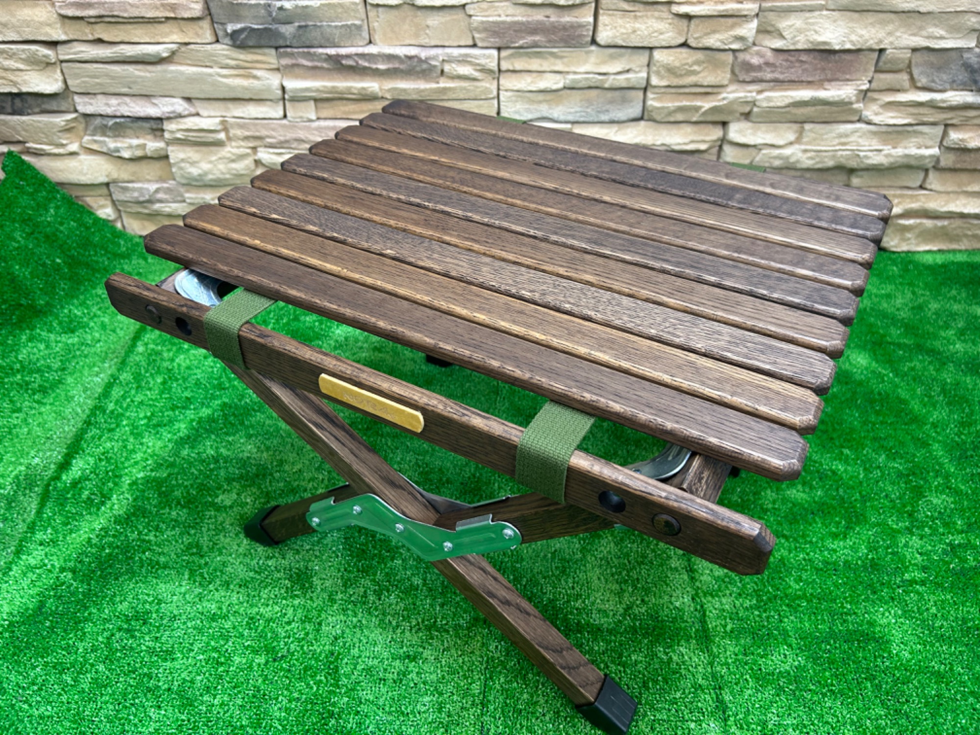 美しさを解き放つロールトップテーブル、NORA's（ノラズ）のサイド