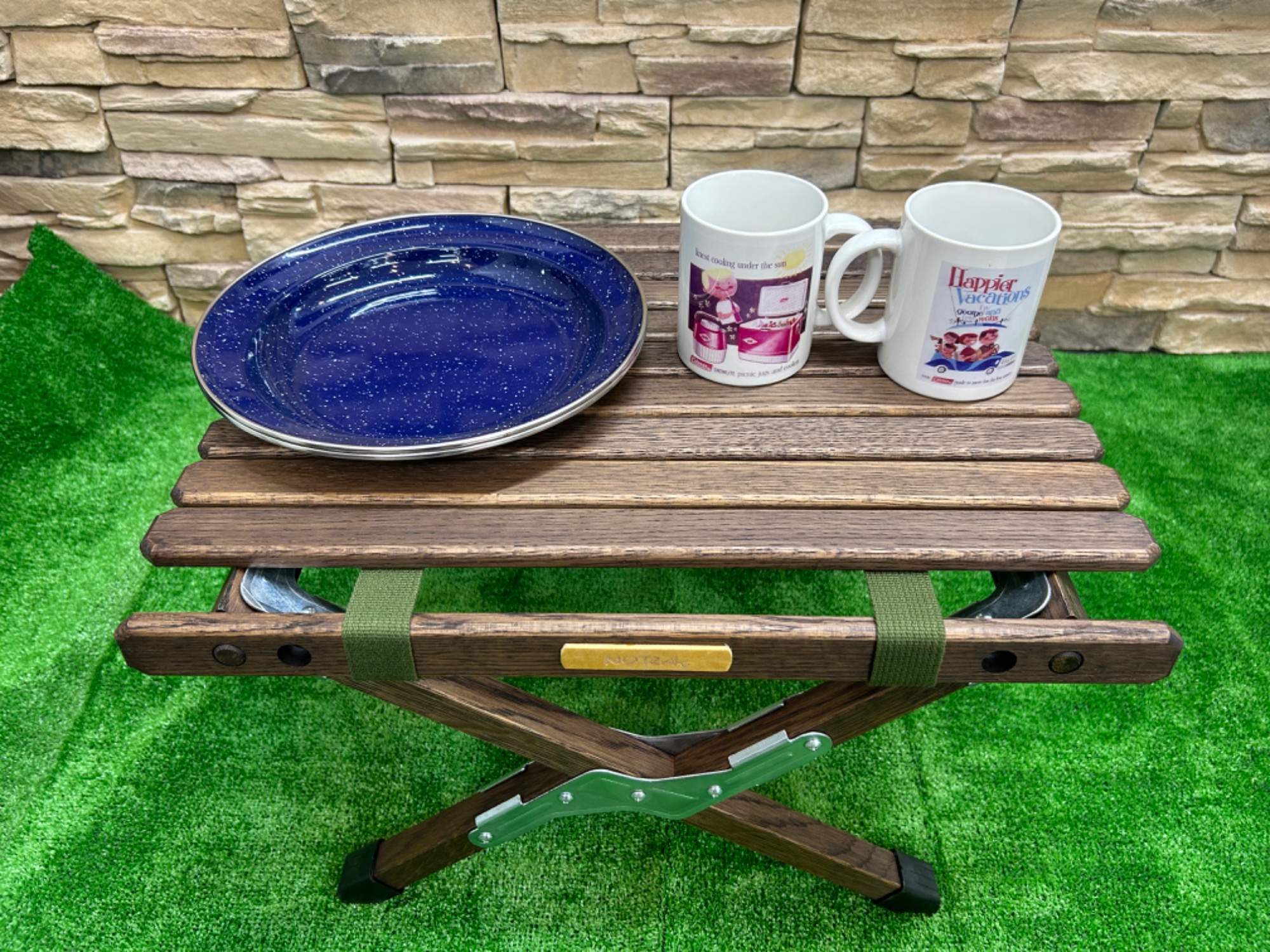 美しさを解き放つロールトップテーブル、NORA's（ノラズ）のサイド