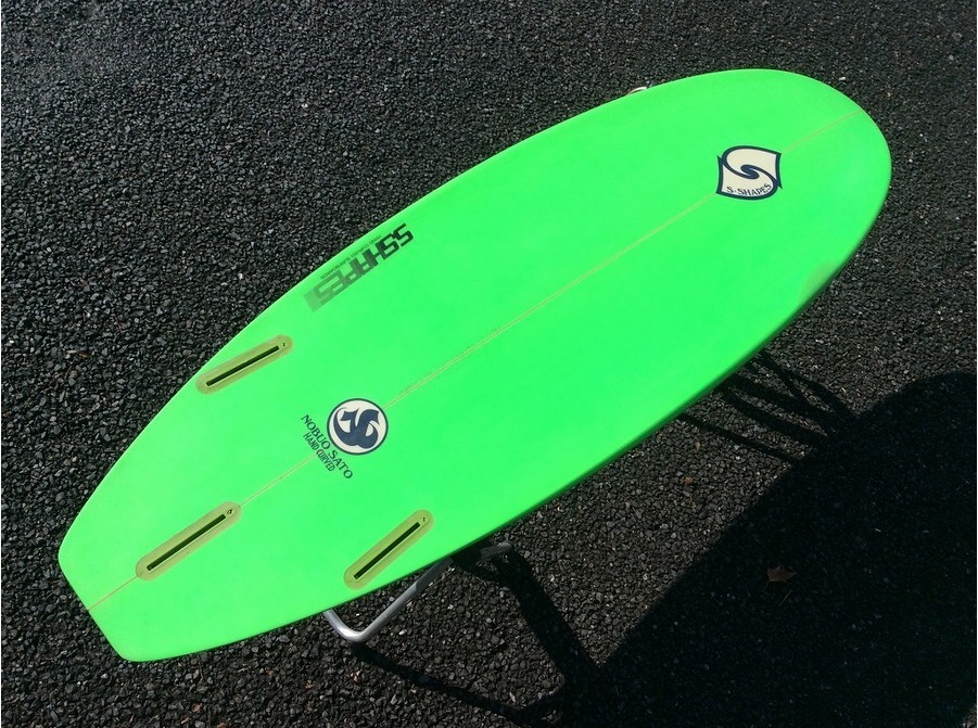 アルメリックの中古サーフボードなど多数展示中。[2019.12.31発行